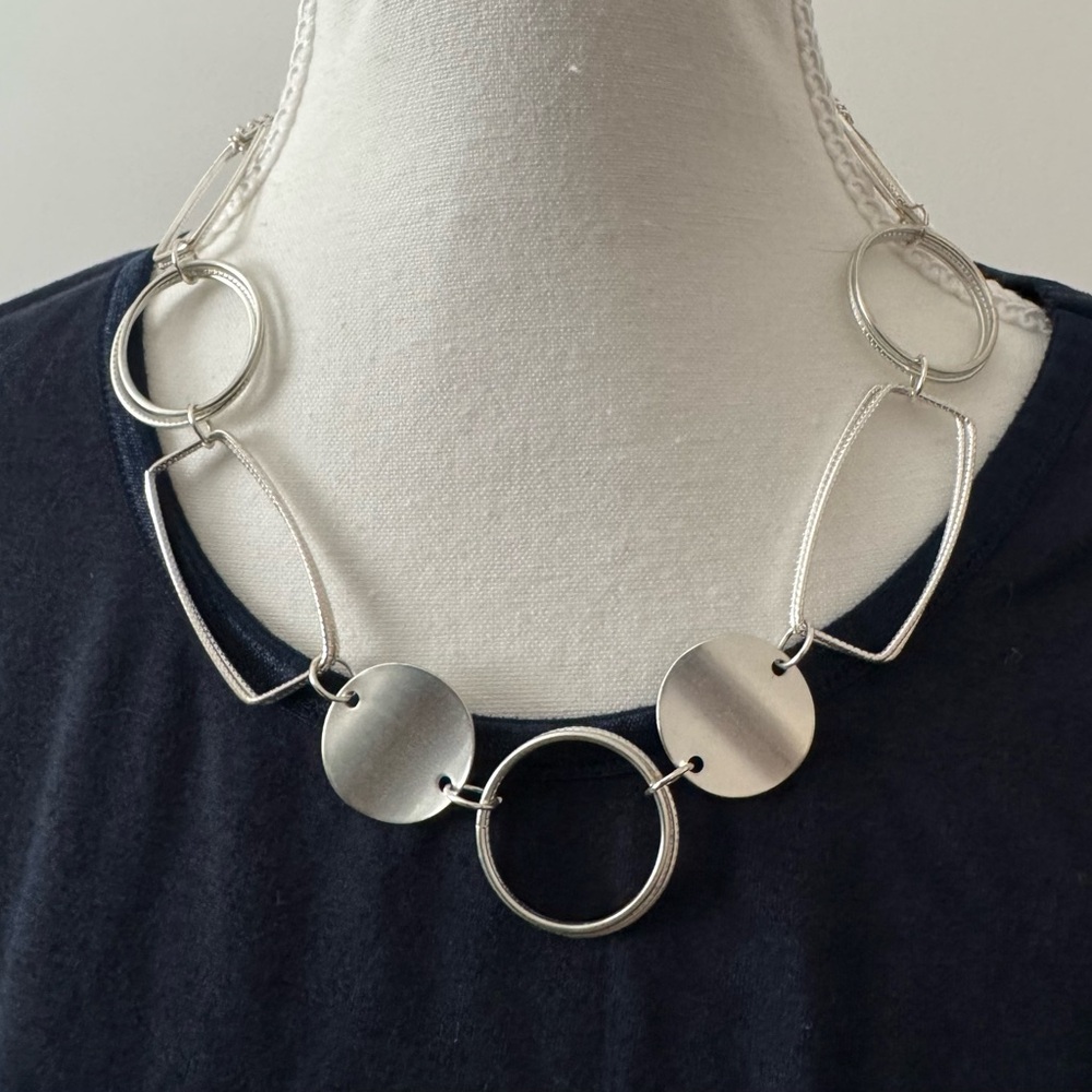 Elegant Beautiful Contemporary Silver Tone Necklace